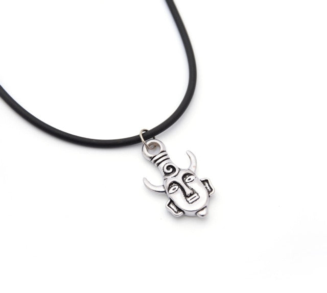 Retro Necklace Surrounding