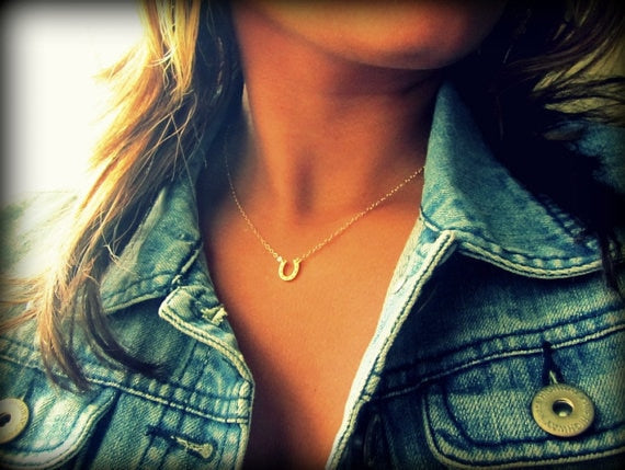 TTMM Jewrly fashion simple short chain necklaceshorse's hoof pendant necklace for women N249